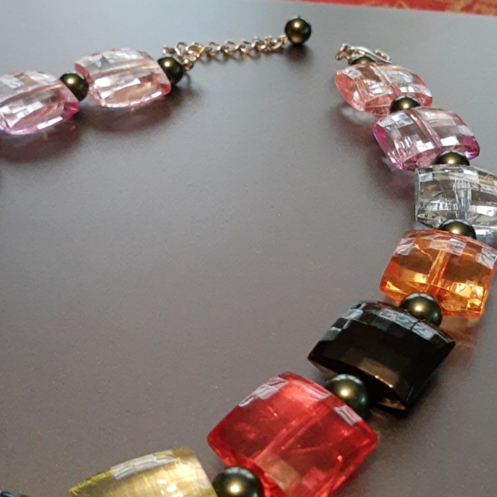 Beautiful multicolored square gem bead necklace - Picture 2 of 4